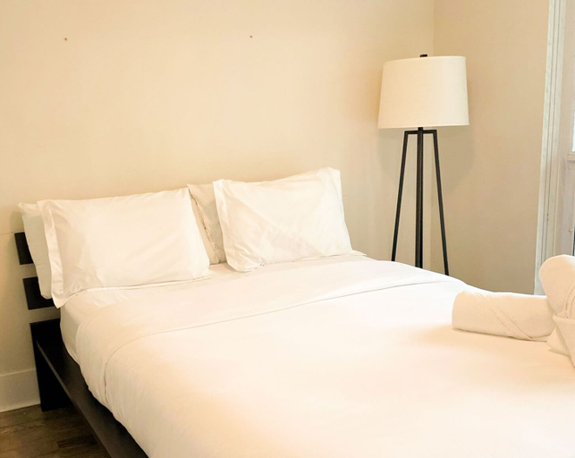 Room 5, Adelaide Slate Suites, Toronto