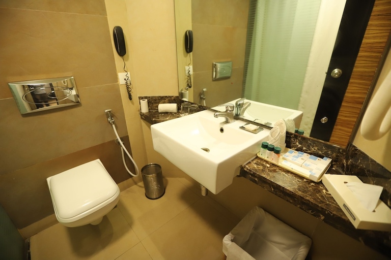 Bathroom 2, Fortune Inn Haveli, Gandhinagar