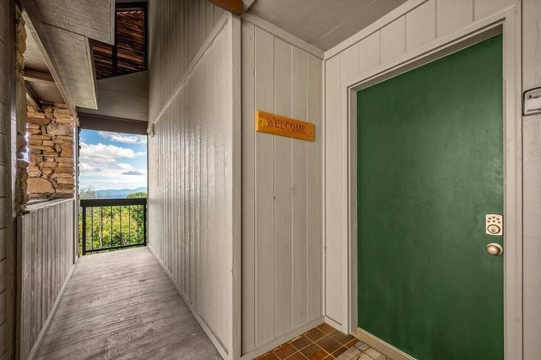 Interior 2, Reed's Retreat, Sevier