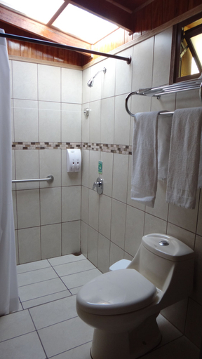 Bathroom 3, Los Pinos Cabanas y Jardines, Puntarenas