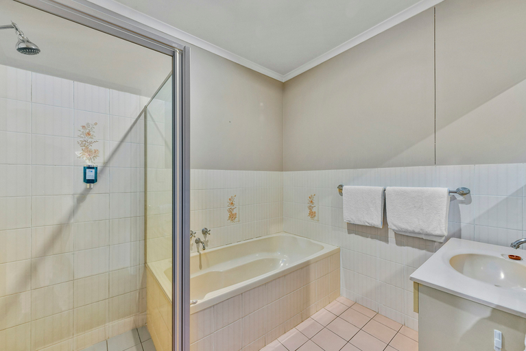 Bathroom 3, Southgate Motel, Mount Gambier