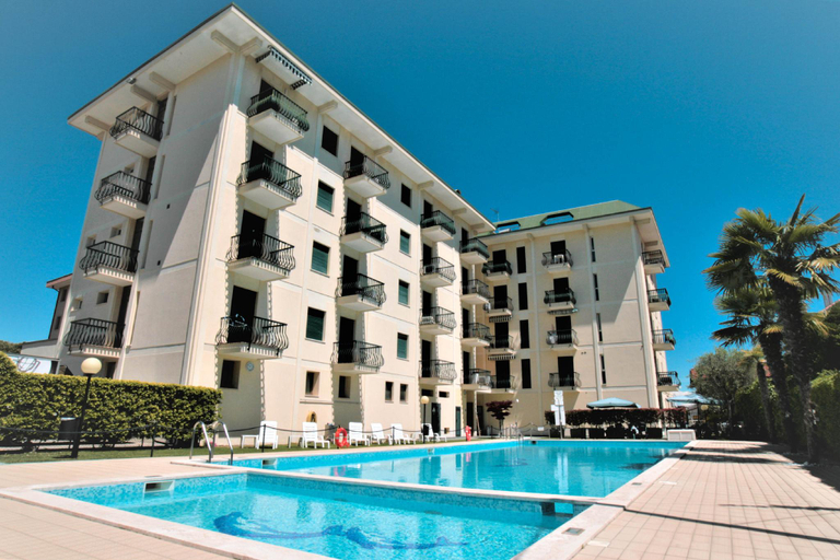 Swimming pool 4, Apartment with balcony and pool access, Venezia