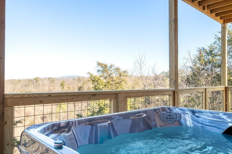 Outdoor spa tub, Everest, Sevier