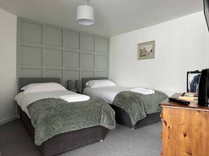 Bedroom 2, The Ship Inn Lerryn, Cornwall
