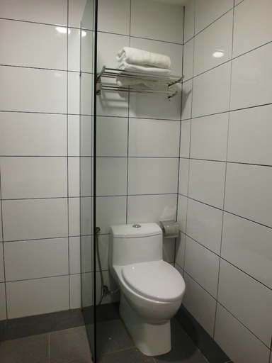 Bathroom 4, Nagoya Inn Hotel, Langkawi