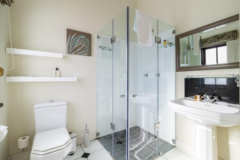 Bathroom 4, Winelands Golf Lodges 16, Cape Winelands