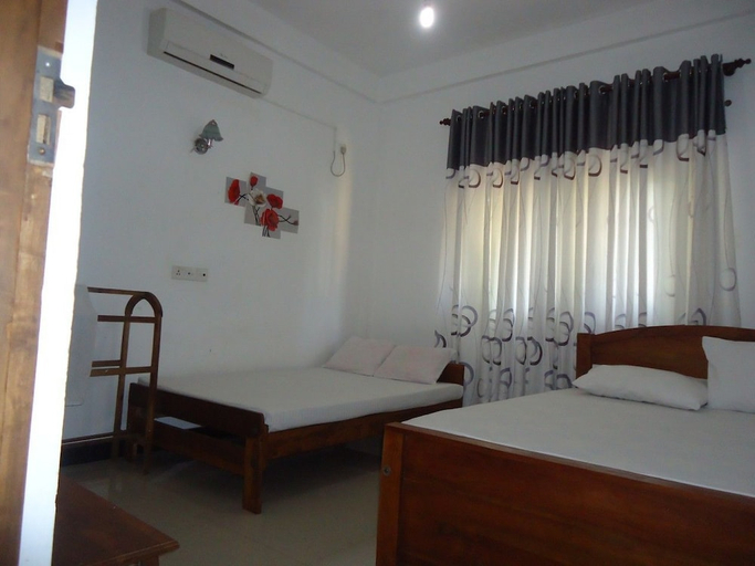 Bedroom 2, Tree House Holiday Home, N. Palatha East