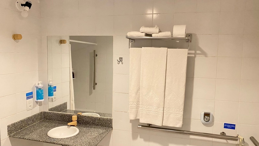Bathroom 5, Camaçari Plaza Hotel, Camaçari