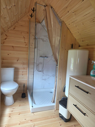 Bathroom 5, Rando-Yourte, Seine-Maritime