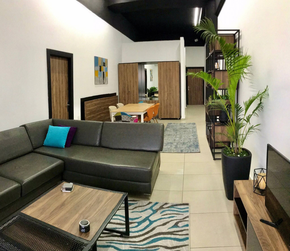 Dining 3, Luxury 1br-2br Apt-panoramic View Terrace 24-7 Pwr, El Metn