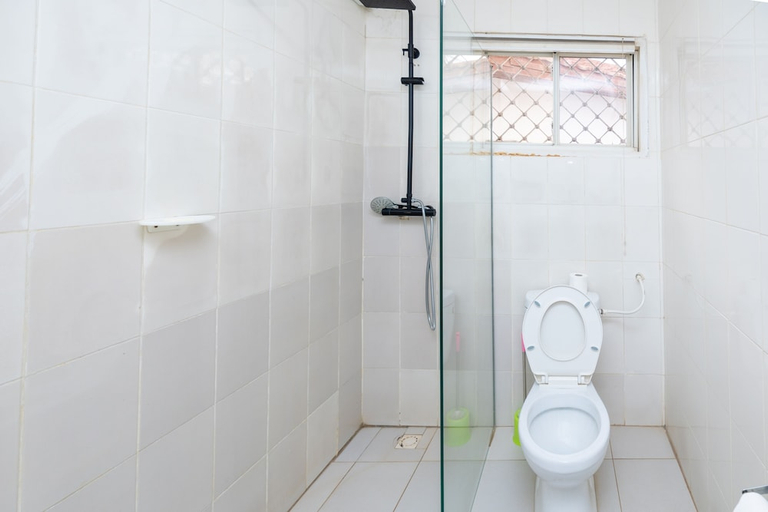 Bathroom 3, Sunu Hotel, Kombo Saint Mary