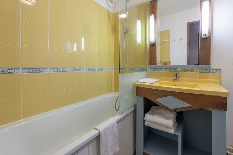 Bathroom 3, Pierre & Vacances Village Belle Dune, Somme