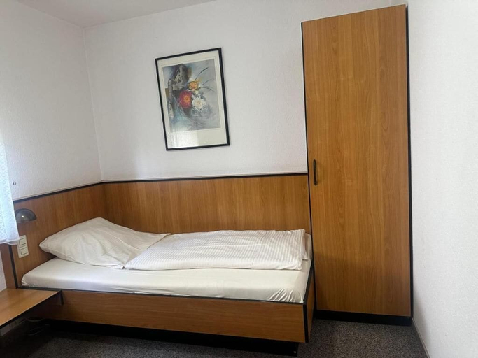 Bedroom 5, TRAUBE Hotel Öffingen, Rems-Murr-Kreis