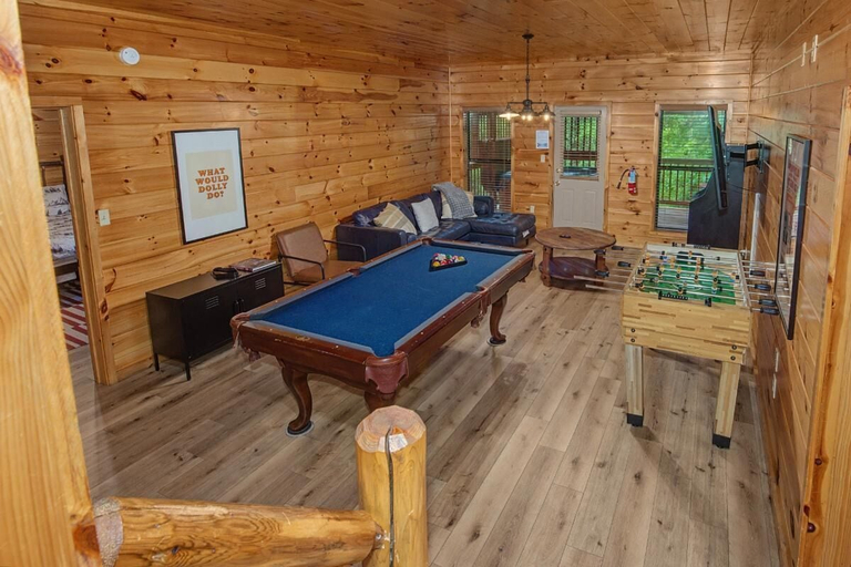 Game room 4, Grizzly Grotto, Sevier