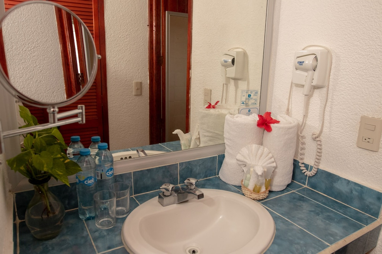 Bathroom 3, Qualton Club Ixtapa - All Inclusive, José Azueta