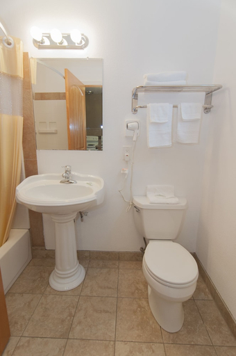 Bathroom 3, Nordic Motel, Multnomah