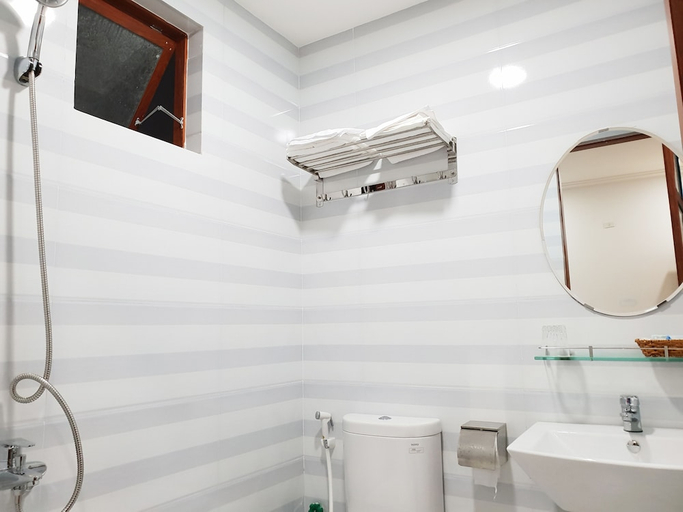 Bathroom 4, Khách sạn Quy Nhơn Center, Qui Nhơn