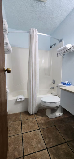 Bathroom 5, Adventure Inn - Glenwood Springs, Garfield