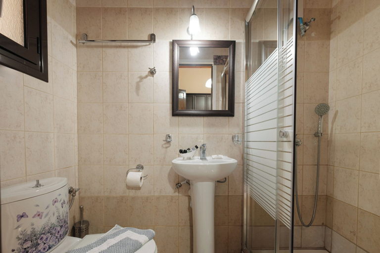 Bathroom 5, Erifili Apartments, Ionian Islands