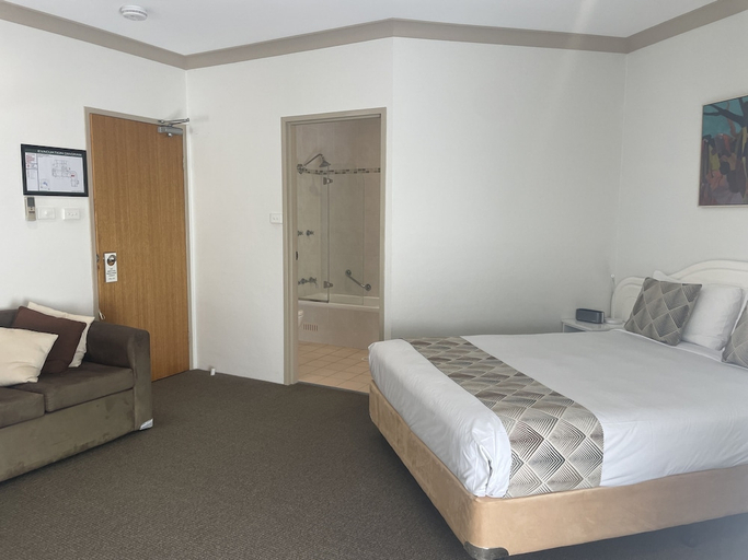 Bedroom 3, Oasis Inn Ulladulla - Guest 18 Years and Older, Shoalhaven - Pt B