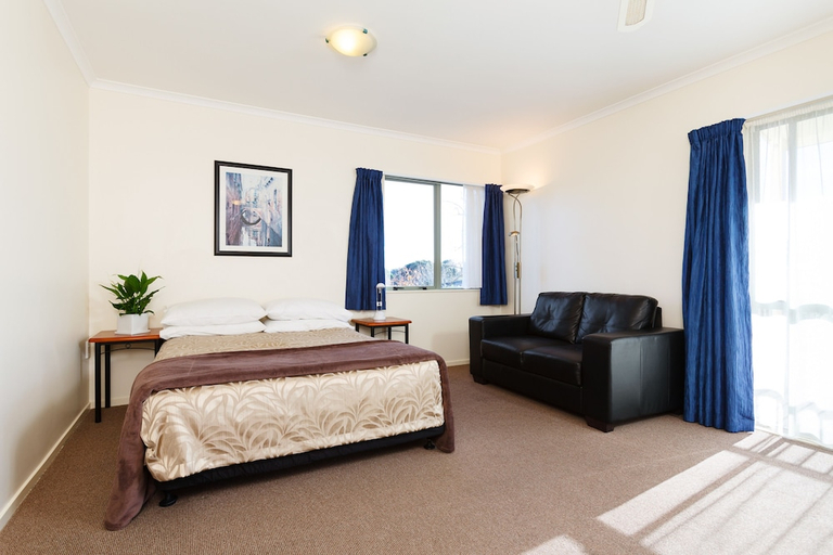 Bedroom 2, Elliotts Kapiti Coast Motor Lodge, Kapiti Coast