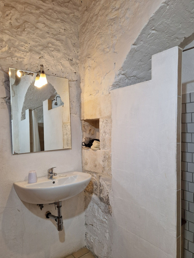 Bathroom 5, Parco della Vigna, Taranto