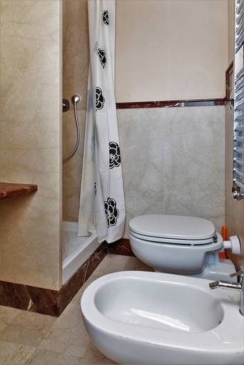 Bathroom 3, Cavour33, Massa Carrara