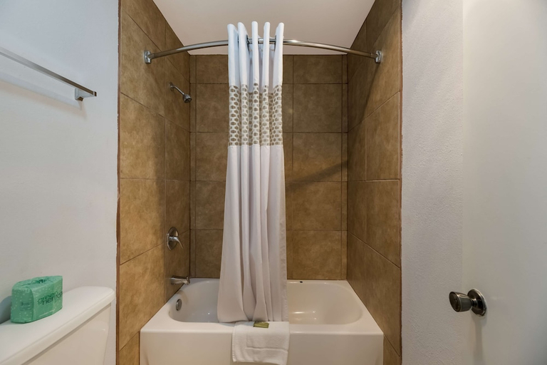 Bathroom 4, Americas Best Value Inn Alpine, Brewster
