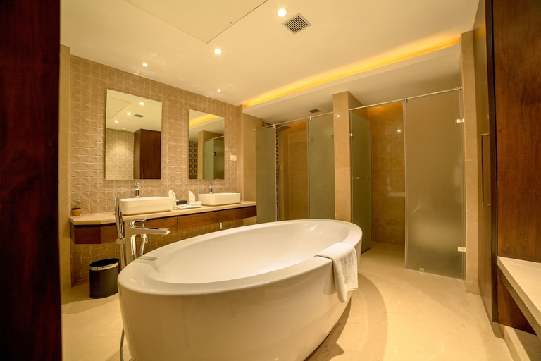 Bathroom 5, Lagoona Resort, Pune