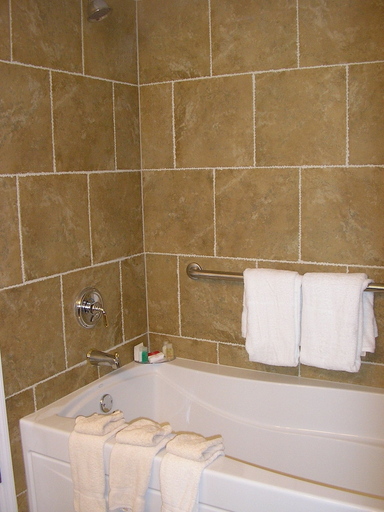 Bathroom 3, Lake Grassy Inn & Suites, Highlands