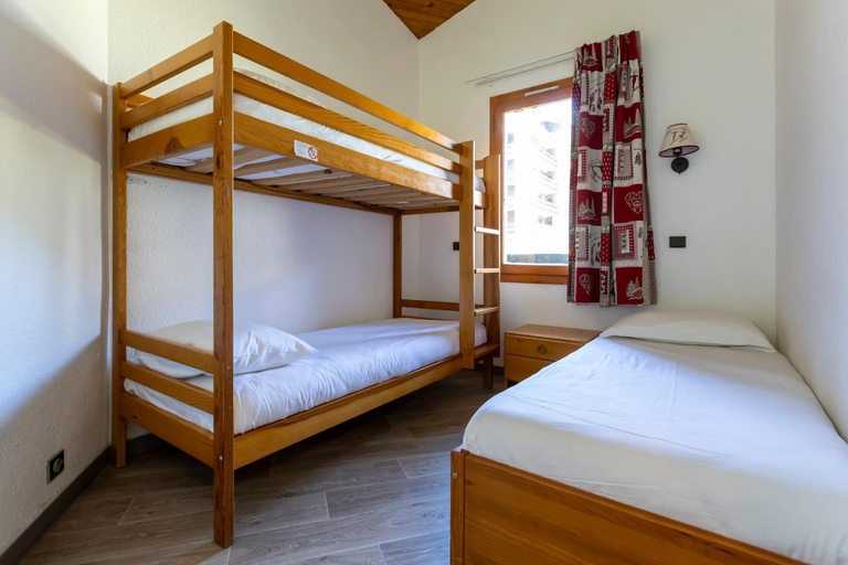Bedroom 3, Residence Odalys Le Hameau du Mottaret, Savoie