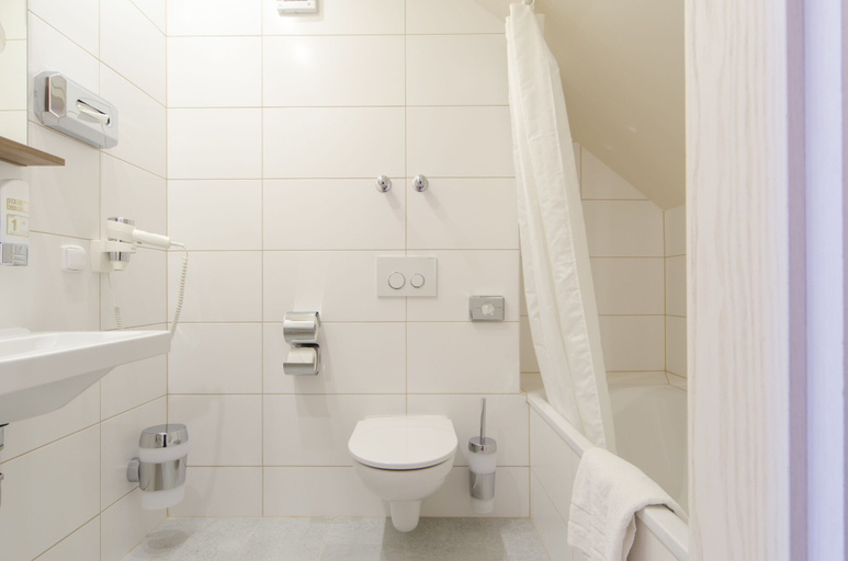 Bathroom 3, Garden Hotel, Nürnberg