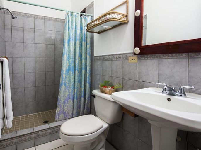Bathroom 4, Splash Inn Dive Resort & Villas, Roatán