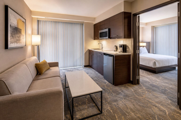 Living area 4, Downtown Avery Hotel, Toronto