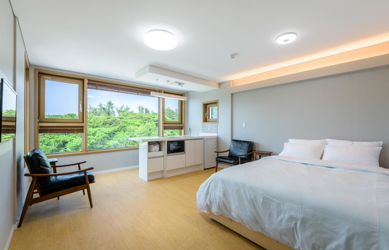 Bedroom 2, Lamemoria Pension, Jeju