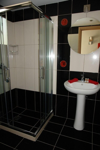 Bathroom 3, Medusa Luxury Apartments, Ionian Islands