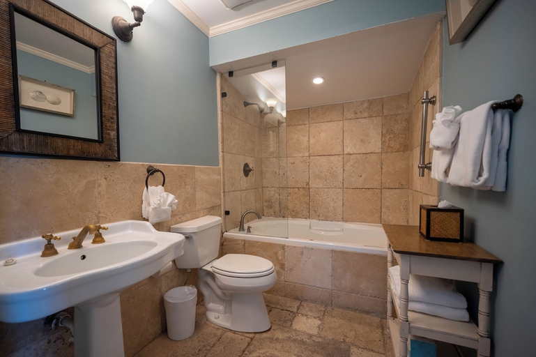 Bathroom 3, Elizabeth Pointe Lodge, Nassau