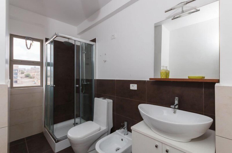 Bathroom 3, Las Rochas Mindelo