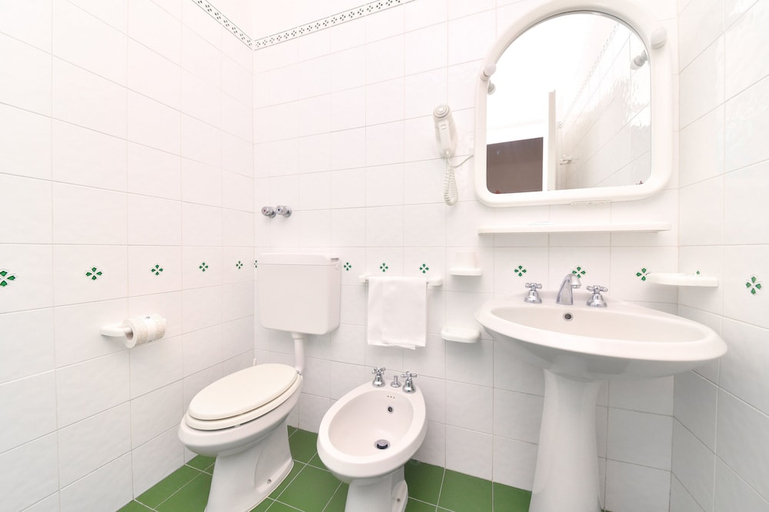 Bathroom 4, Residence San Domenico, Napoli