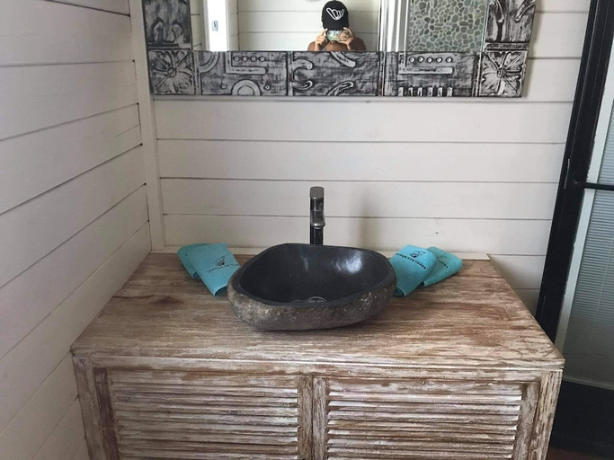 Bathroom 3, La Perle de Tahaa