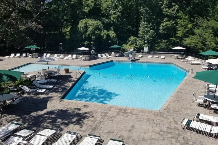 Pool 4, Smoky Mountain Game Den, Sevier