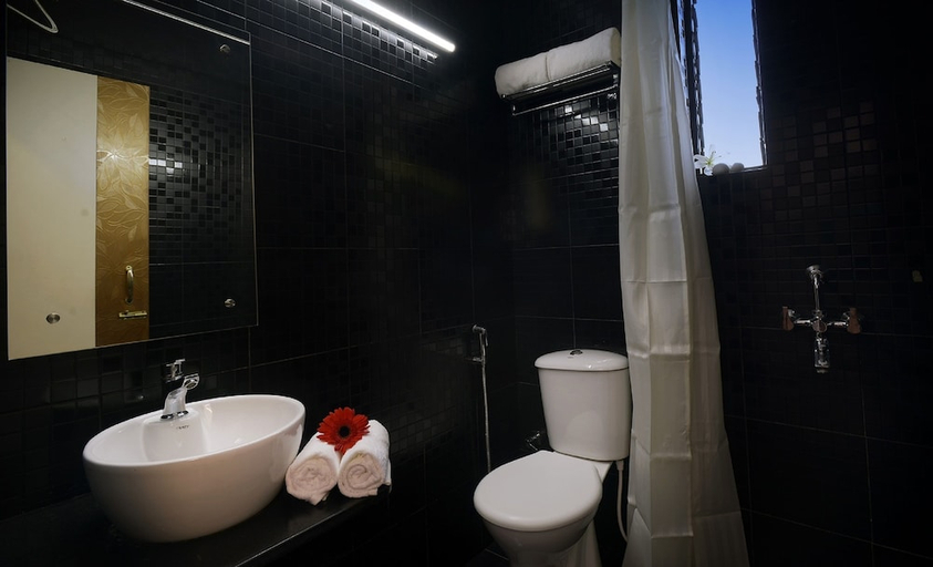 Bathroom 3, TreeHouse Neptune Inn, North Goa
