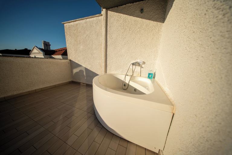 Bathroom 5, Talles Comfort, Çeşme