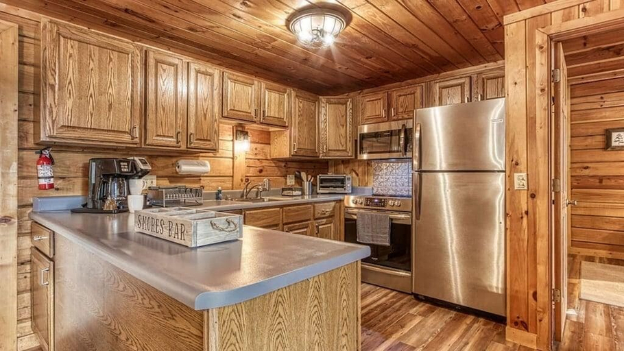 Private kitchen 2, Z - Younger Than The Mountains, Sevier