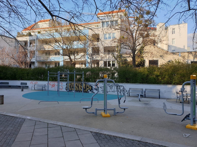 Sport court, Apartment Sleeps 6 With Garden & Balcony, Wien