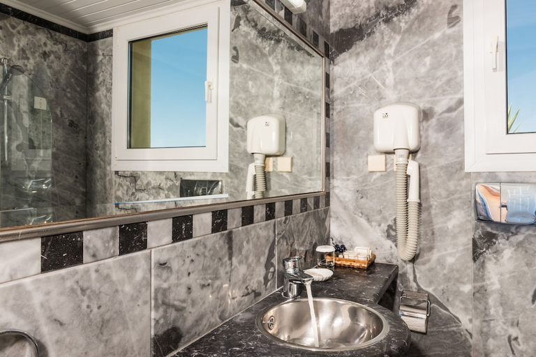 Bathroom 3, Daphnis Villas, Crete