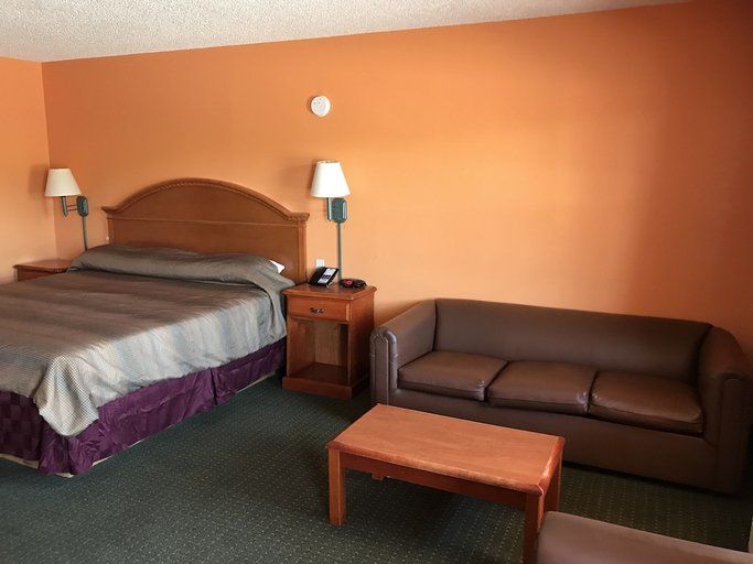 Bedroom 2, American Inn Cleburne, Johnson