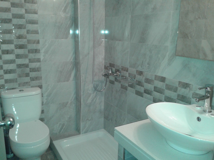 Bathroom, Petras Beach, Crete