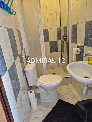 Bathroom 3, Bursztyn, Puck