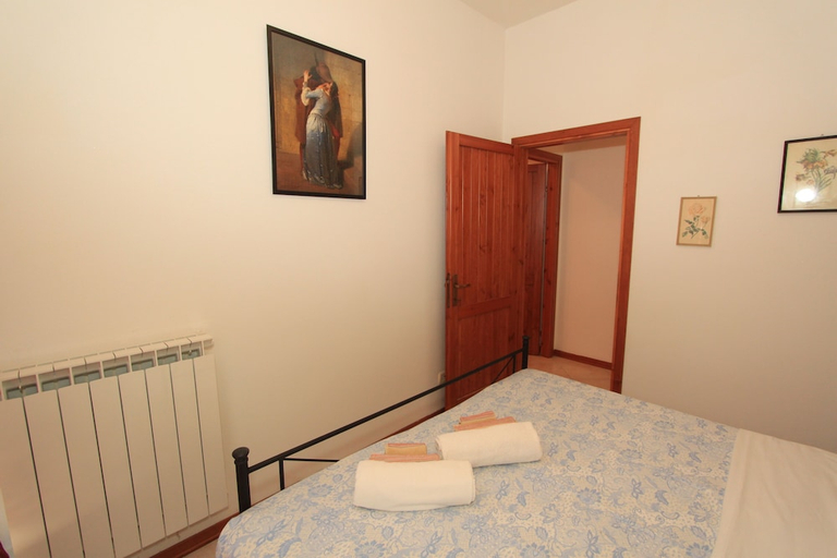 Others 5, Begonia Villas, Ferrara